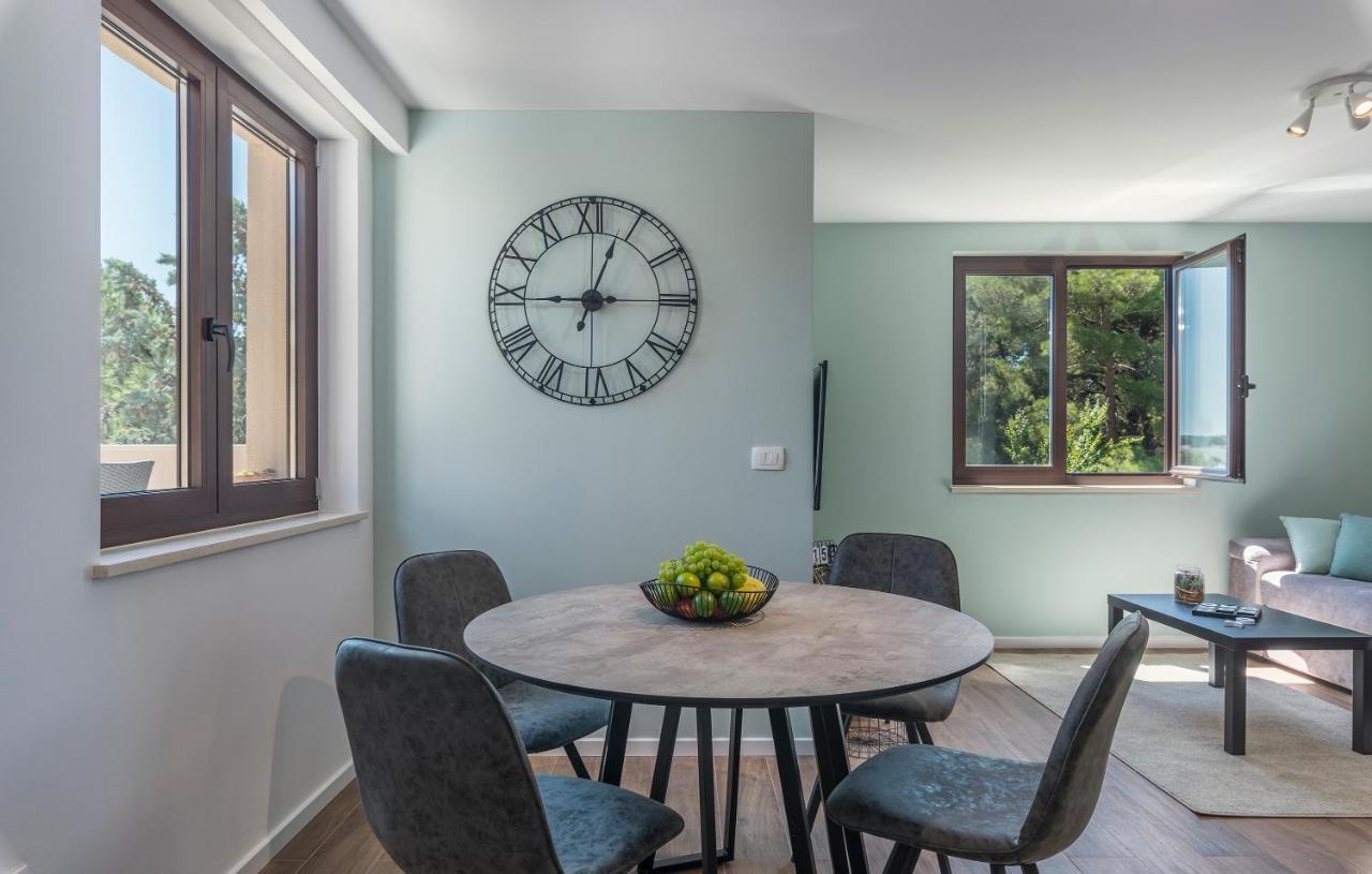 Just Renovated Stylish 2 Bedrooms Apartment Only A Few Steps From The Beach! Novigrad Istria Exterior foto