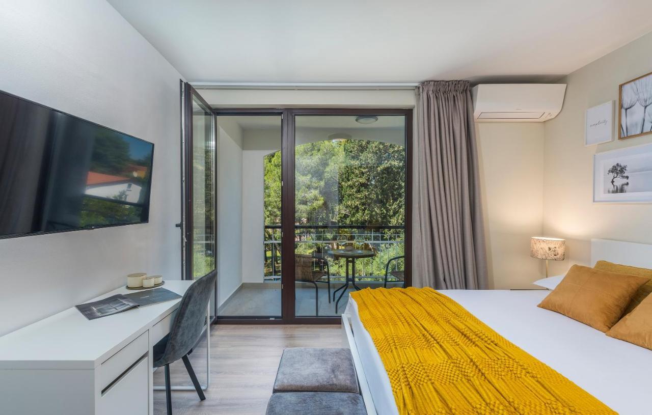 Just Renovated Stylish 2 Bedrooms Apartment Only A Few Steps From The Beach! Novigrad Istria Exterior foto