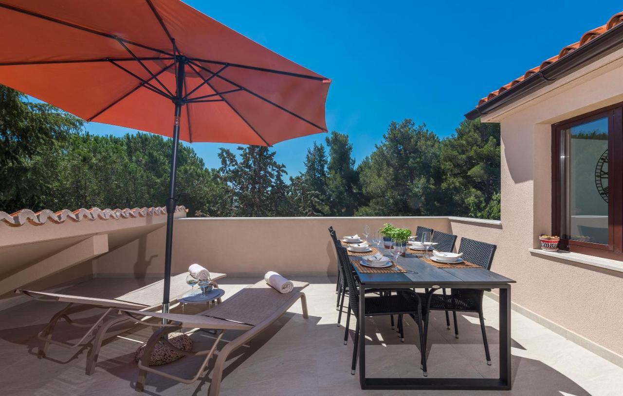 Just Renovated Stylish 2 Bedrooms Apartment Only A Few Steps From The Beach! Novigrad Istria Exterior foto